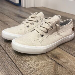NWOT Blowfish Malibu Sneakers